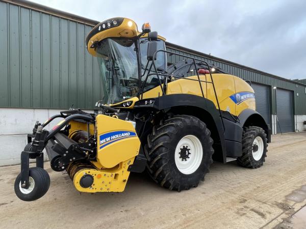 New Holland FR 650 forage cruiser